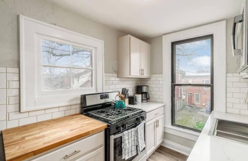 Weinland Park House | Short north- STEPS to High St -Private Parking-OSU