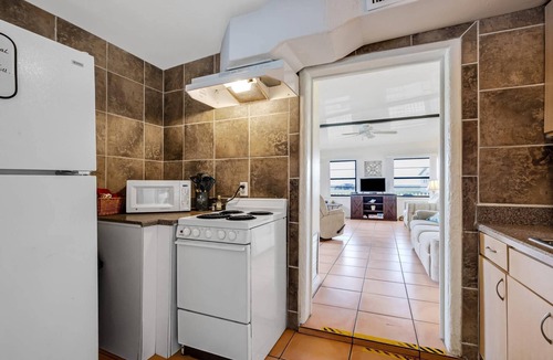Flagler Beach House | Short Stroll to Beach | Dog-Friendly Free Parking Ocean Views | Closernto Dining & Shops | Free Wi