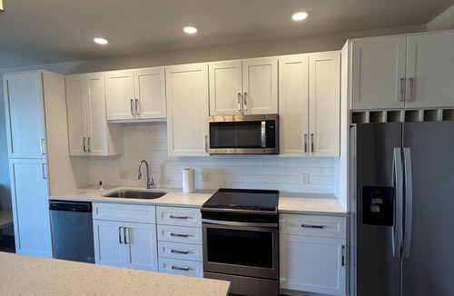 Englewood Apartment | Short term lease 4-6 week. Cozy 1-bedroom furnished apartment with AC.