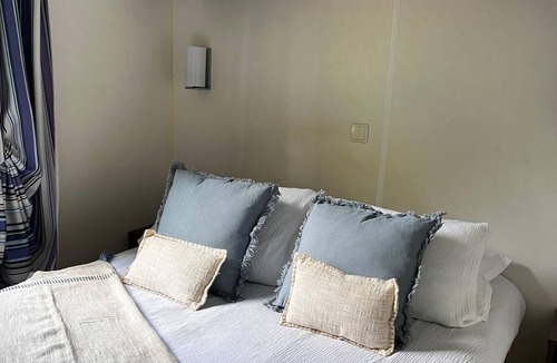 Saint-Cheron House | Short-term mobile home rental