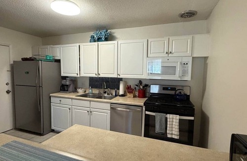 Gainesville Apartment | Short walk to Shands, VA, University of Florida 1