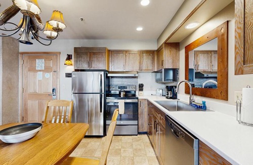 Big Sky Apartment | Shoshone 1930