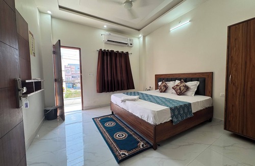 Vrindavan Hotel | Shree Hanumat Kripa Dham