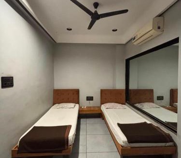GIDC Hotel | Shree Hariraj Guest House