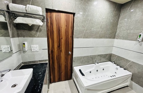 Faridabad Hotel | Shree Jee Hotel