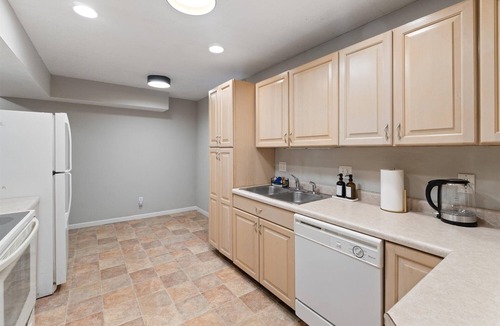 Audubon Park House | Shuffleboard - Gym - BBQ