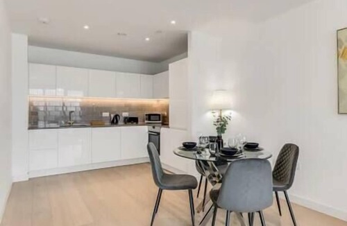 Royal Docks Apartment | ShyWharf - 2 Bedroom APT