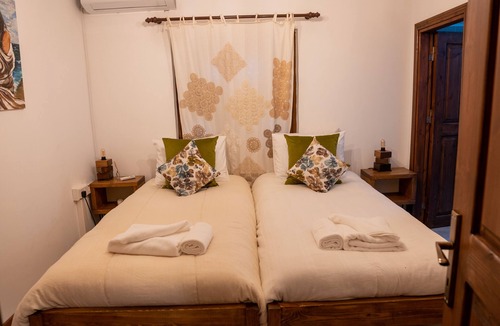 Bogaz House | Sibylla - Old Town Ensuite w/Free Wifi&breakfast