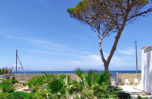 Lido Marausa Villa | Sicily villa in front of the sea/ Jacuzzi pool with view/ Stylish furniture and bright rooms/10+4 Sl