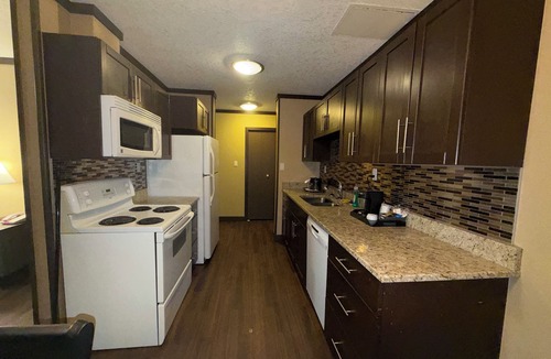 Wetaskiwin Hotel | Siding 16 Lodge