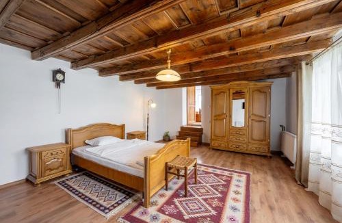 Crit House | Sieben Türen