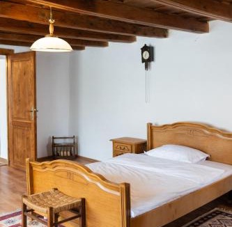 Crit House | Sieben Türen