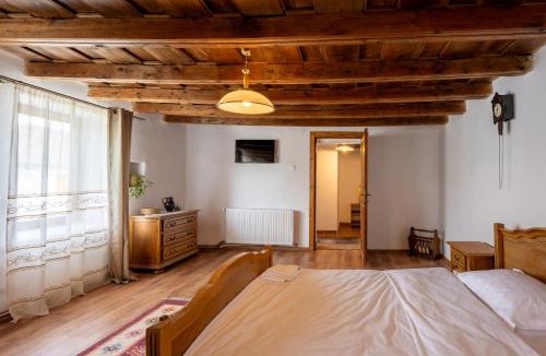 Crit House | Sieben Türen