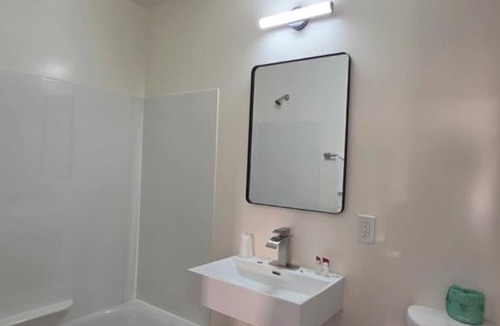 Bloomington Hotel | Sierra Crossing Motel