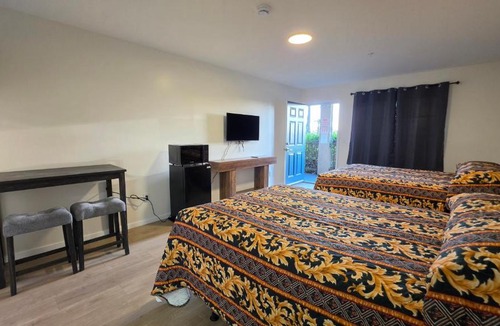 Bloomington Hotel | Sierra Crossing Motel