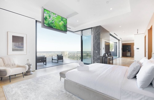 The Bird Streets Villa | Sierra Mar