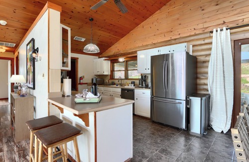 Yosemite Lakes Cabin | Sierra Mountain View Retreat in Coarsegold
