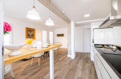 Zaidin Apartment | Sierra Nevada Views Sunny Spacious Renovated