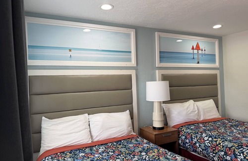 Indian Beach Sapphire Shores Hotel | Siesta Inn