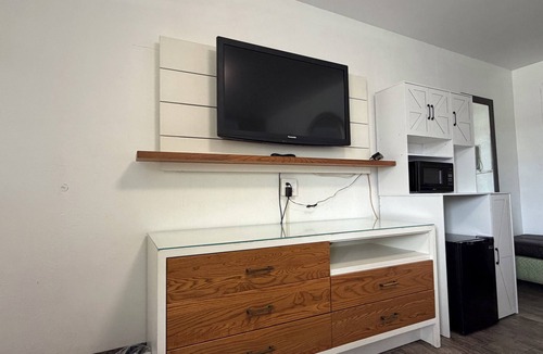 Indian Beach Sapphire Shores Hotel | Siesta Inn