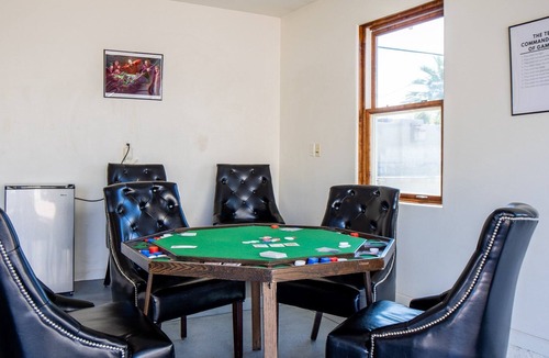 Coronado House | SIGNS OF SUMMER: HOT TUB + PING PONG + POKER TABLE