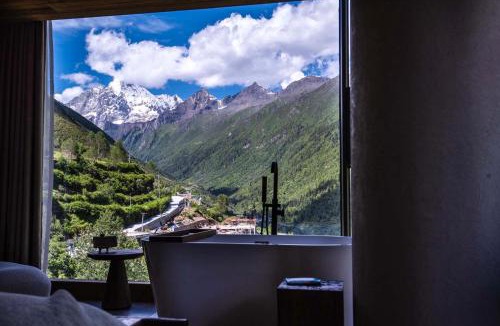 Wenchuan Hotel | Siguniang Mountain Star Moon Cliff Hotel