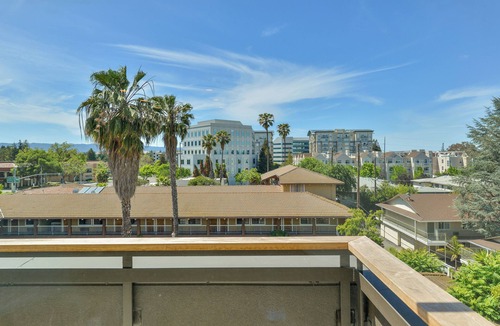 Mountain View Apartment | Silicon Valley One Bedroom with Luxury Amenities