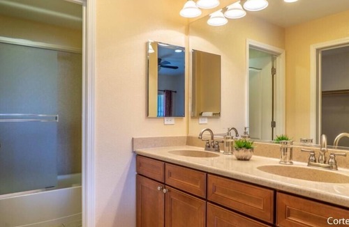 Communications Hill House | Silicon Valley Private Bedroom/Bathroom with View