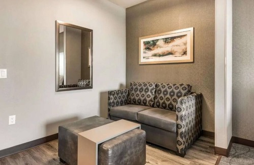 Milpitas Hotel | Silicon Valley Stay | Rooftop Lounge & Free Wi-Fi