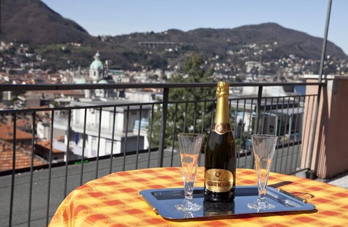 Como Apartment | SILK HOUSE WITH PANORAMIC TERRACE AND PRIVATE PARKING