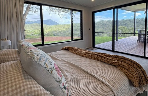 Darlington House | Silk & Oak – Peaceful Scenic Rim Retreat with Nature at Your Door