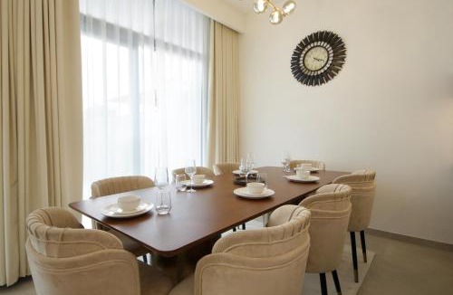 Dubai Villa | Silk Valley - Luxury Villa Steps to Park and Pool Town Square