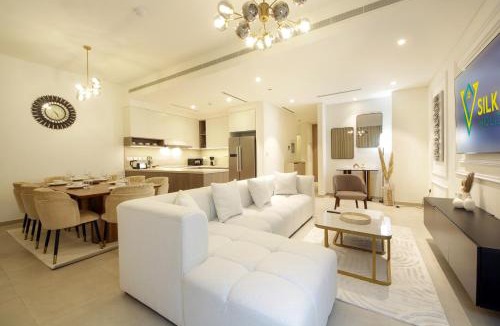 Dubai Villa | Silk Valley - Luxury Villa Steps to Park and Pool Town Square