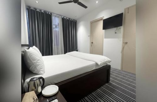Kachiguda Hotel | Silk White