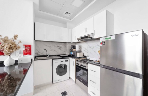 Dubai Apartment | Silkhaus Cozy Studio | Balcony | Binghatti Pearl