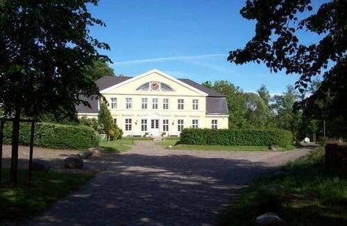 Poppendorf Apartment | Silo holiday flat with small garden