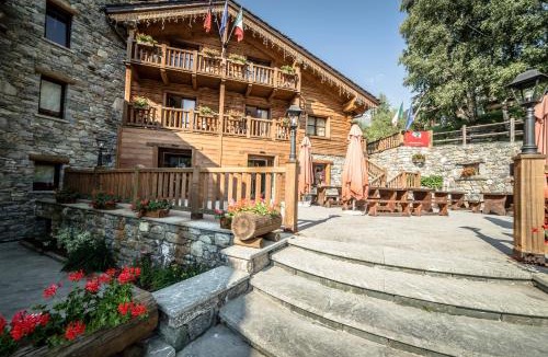 Champdepraz Hotel | Silou Retreat
