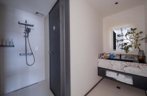 Yinhai Hotel | Silver Beach Puyue Designer Homestay
