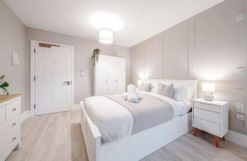 Redhill Apartment | Silver Birches by MCF