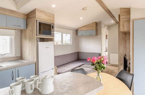 Cowes House | Silver Caravan with parking & ensuite