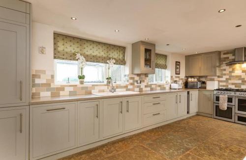 Scruton Apartment | Silver Cottage