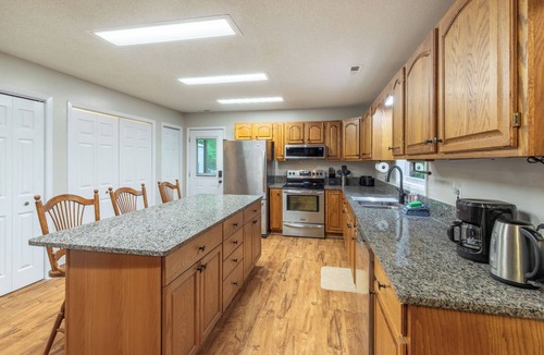 Whittier Cabin | Silver Creek Cabin - Creekside, Mountain Retreat