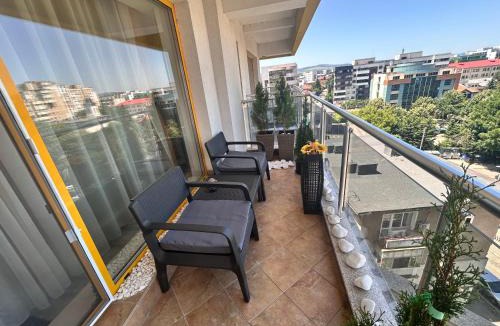 Bacau Apartment | Silver De Lux