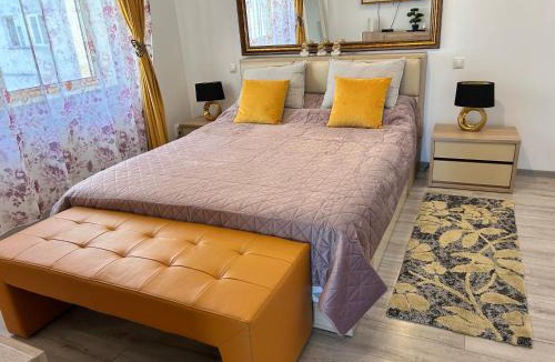 Bacau Apartment | Silver De Lux