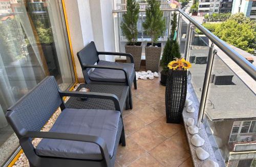 Bacau Apartment | Silver De Lux