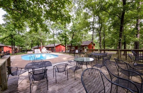 Indian Point Cabin | Silver Dollar City 1 Mile - Table Rock Lake - 3 Bed/2 Bath - Woodsy - Foxfire