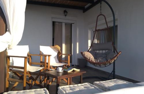 Kini House | Silver Moon
