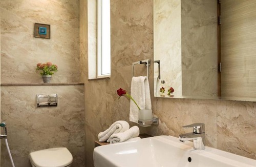 Sector 39 Hotel | SILVER OAK