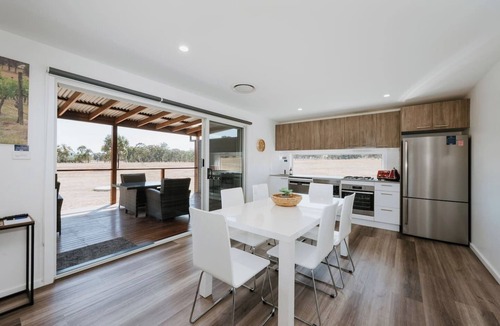 Buckaroo Cottage | Silver Oak Quiet Countryside Cottage by the Vines