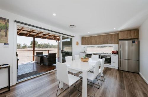 Buckaroo House | Silver Oak - Quiet Countryside Cottage by the Vines